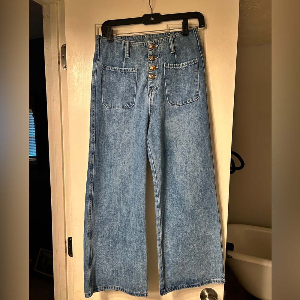 Goodnight Macaroon Kendra' Wide-Leg Cropped Denim Jeans - Picture 2 of 9